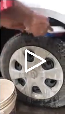Water cleaning the tyre with Brush Video
